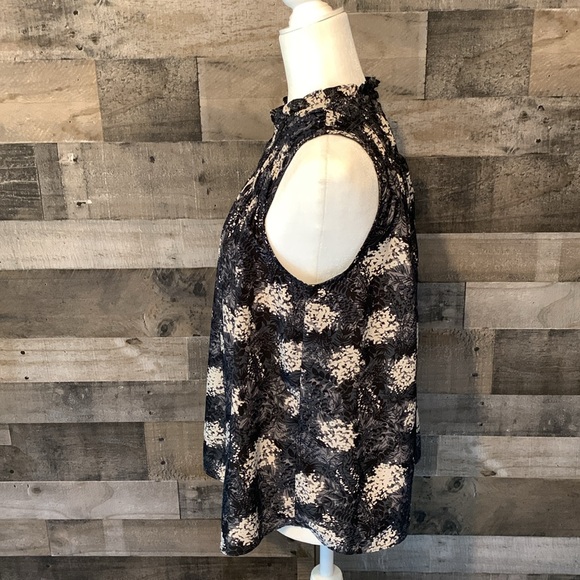 Joie Sleeveless Floral hydrangea top - Picture 4 of 16